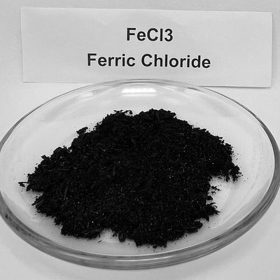 CAS 7705-08-0 FeCL3鉄塩化物の黒の結晶の粉